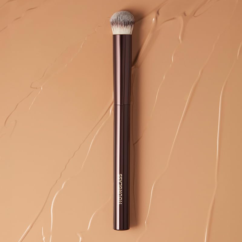 Hourglass Vanish Seamless Finish Concealer Brush - Image 5